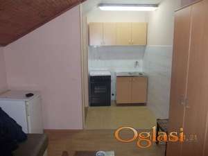 Garsonjera 27 m2, Nameštena